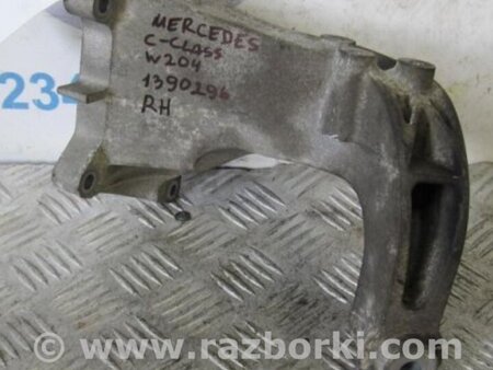 ФОТО Кронштейн крепления двигателя для Mercedes-Benz C-CLASS W204 (07-14) Киев