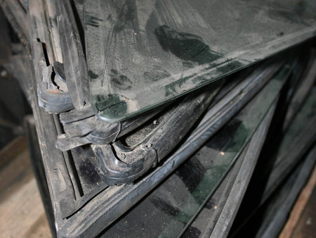 Стекло боковое заднее для Mercedes-Benz 124 Киев