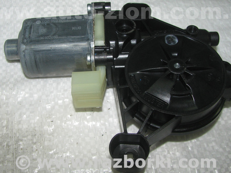 Мотор стеклоподъемника для Volkswagen Tiguan (11-17) Львов 5Q0959801C