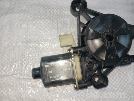 Мотор стеклоподъемника для Volkswagen Tiguan (11-17) Львов 5Q0959802A