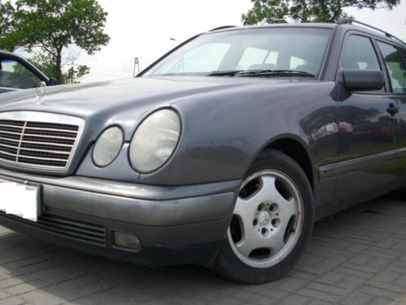 ФОТО Крыло переднее левое для Mercedes-Benz E210  Львов