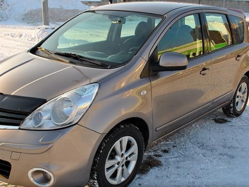 ФОТО Стекло лобовое для Nissan Note E11 (2006-2013)  Киев