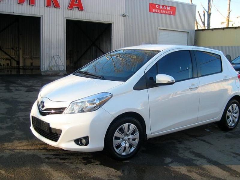 ФОТО Стекло лобовое для Toyota Yaris (05-11)  Киев