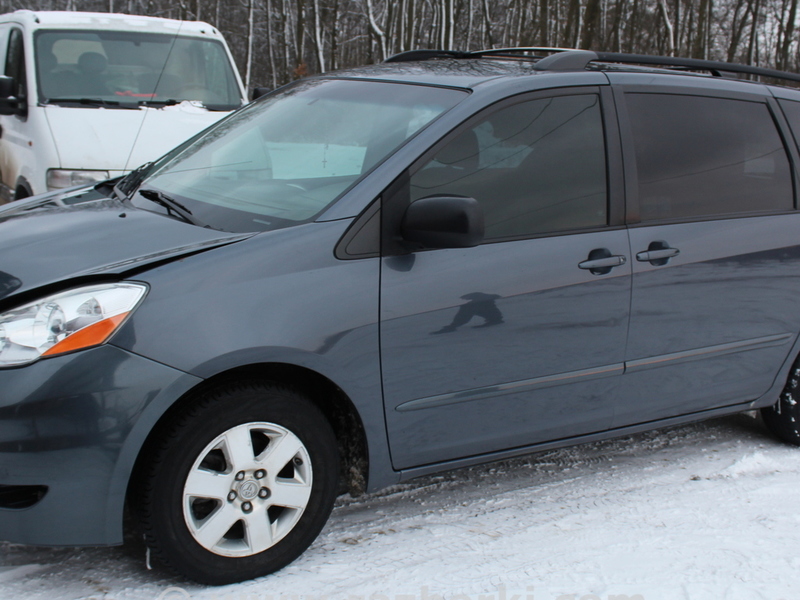 ФОТО Бампер передний для Toyota Sienna (11-16)  Львов