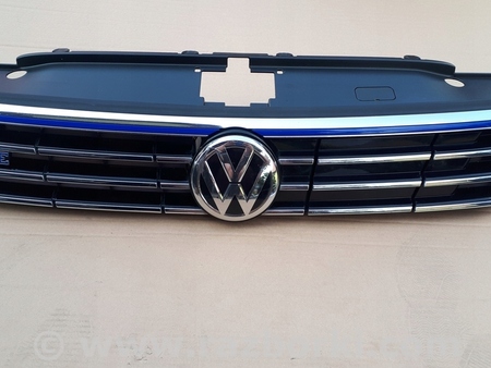 ФОТО Решетка радиатора для Volkswagen Passat B8 (07.2014-...) Киев