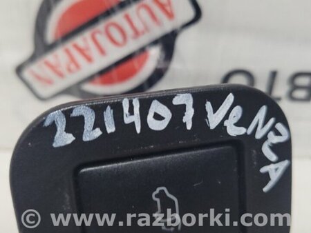 ФОТО Кнопка открывания багажника внутренняя для Toyota Venza Киев