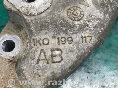 ФОТО Кронштейн крепления КПП для Volkswagen Passat B8 (07.2014-...) Киев