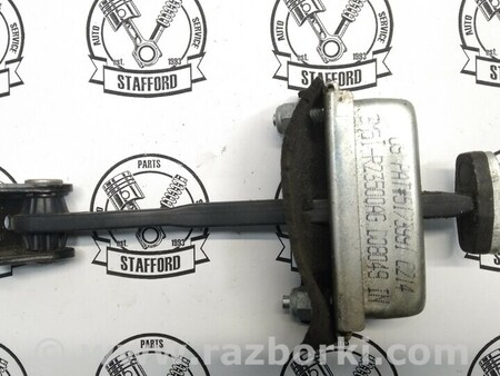 ФОТО Ограничитель двери для Ford Focus 2 (08.2004 - 07.2010) Киев