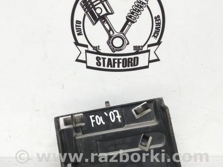 ФОТО Экран крышка боковая полки АКБ для Ford Focus 2 (08.2004 - 07.2010) Киев