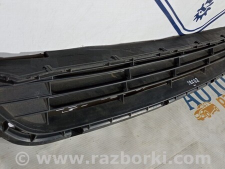 ФОТО Решетка бампера для Toyota Avensis T270 (10.2008-12.2012) Киев