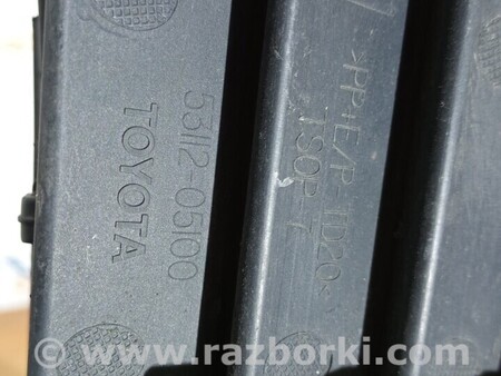 ФОТО Решетка бампера для Toyota Avensis T270 (10.2008-12.2012) Киев