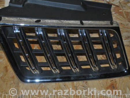 ФОТО Решітка радіатора ліва для Mitsubishi L200 (06-14) Коломия