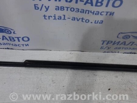 ФОТО Молдинг скла двері передній для Toyota Avensis T270 (10.2008-12.2012) Киев