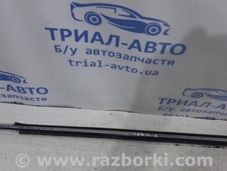ФОТО Молдинг скла двері передній для Toyota Avensis T270 (10.2008-12.2012) Киев