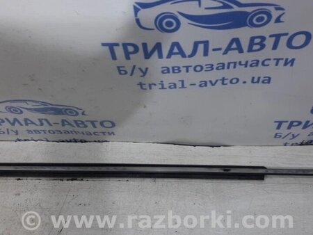 ФОТО Молдинг скла двері передній для Toyota Avensis T270 (10.2008-12.2012) Киев