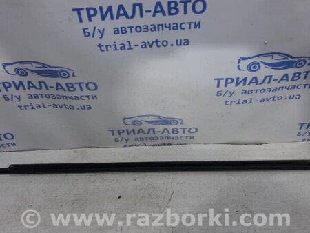 ФОТО Молдинг скла двері передній для Toyota Avensis T270 (10.2008-12.2012) Киев
