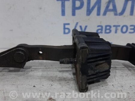 ФОТО Обмежувач дверей передній лівий для Toyota Avensis T270 (10.2008-12.2012) Киев