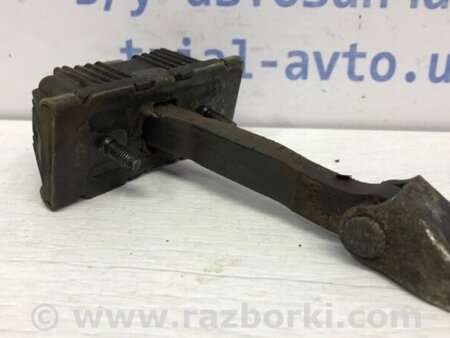 ФОТО Обмежувач дверей передній лівий для Toyota Avensis T270 (10.2008-12.2012) Киев