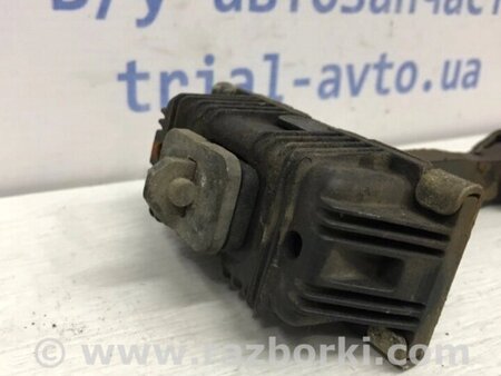 ФОТО Обмежувач дверей передній лівий для Toyota Avensis T270 (10.2008-12.2012) Киев