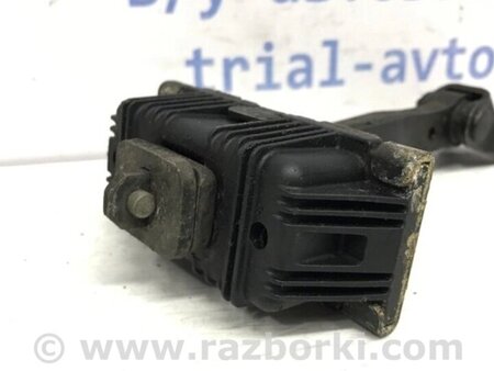 ФОТО Обмежувач дверей передній лівий для Toyota Avensis T270 (10.2008-12.2012) Киев