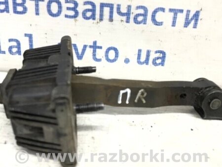 ФОТО Обмежувач дверей передній правий для Toyota Avensis T270 (10.2008-12.2012) Киев