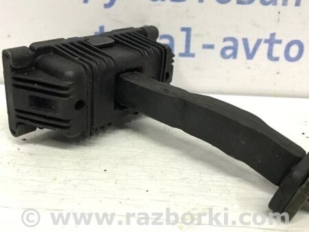 ФОТО Обмежувач дверей передній правий для Toyota Avensis T270 (10.2008-12.2012) Киев