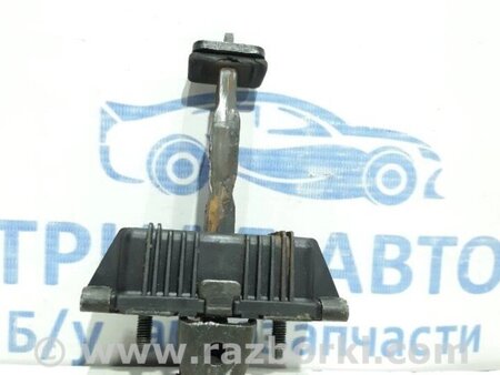 ФОТО Обмежувач дверей передній правий для Toyota Avensis T270 (10.2008-12.2012) Киев