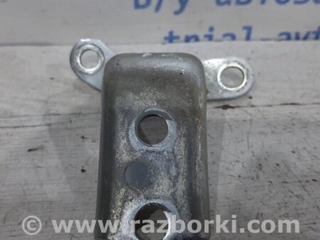 ФОТО Петля двері задньої лівої нижня для Toyota Avensis T270 (10.2008-12.2012) Киев