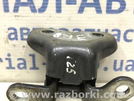 ФОТО Петля двері задньої правої верхня для Toyota Avensis T270 (10.2008-12.2012) Киев
