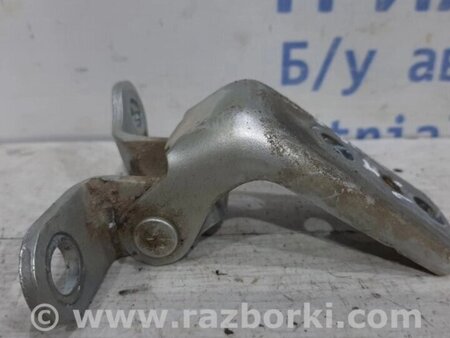 ФОТО Петля двері задньої правої нижня для Toyota Avensis T270 (10.2008-12.2012) Киев