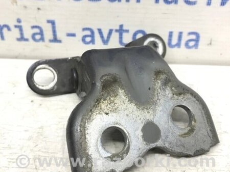 ФОТО Петля двері передньої правої нижня для Toyota Avensis T270 (10.2008-12.2012) Киев
