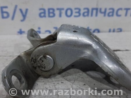 ФОТО Петля двері передньої правої нижня для Toyota Avensis T270 (10.2008-12.2012) Киев
