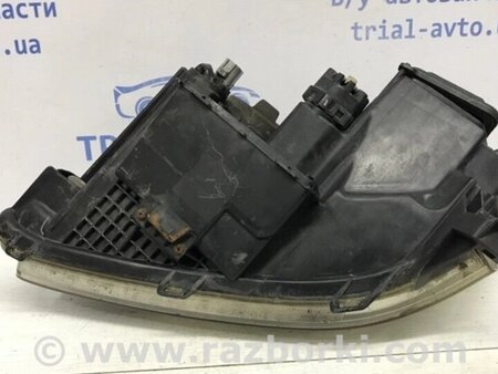 ФОТО Фара права галоген для Toyota Avensis T270 (10.2008-12.2012) Киев