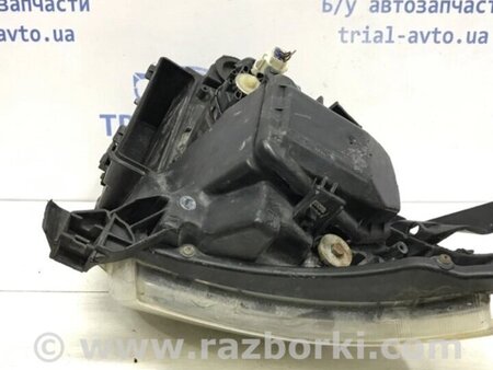 ФОТО Фара права галоген для Toyota Avensis T270 (10.2008-12.2012) Киев