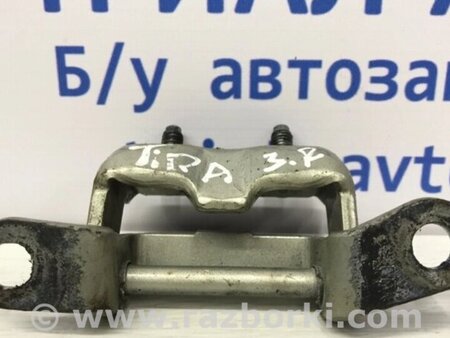 ФОТО Петля двері задньої правої для Nissan Tiida Киев
