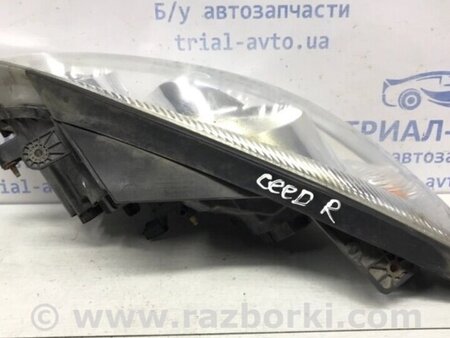 ФОТО Фара права галоген для KIA Ceed Киев