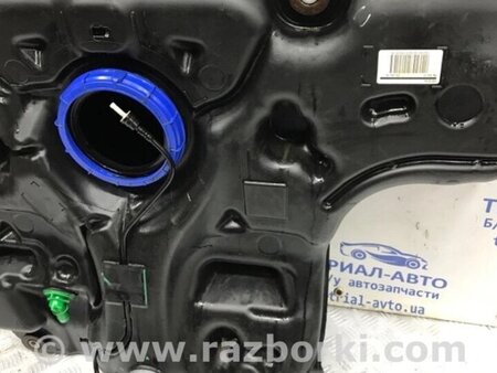 ФОТО Бак паливний пластик для Toyota Avensis T270 (10.2008-12.2012) Киев