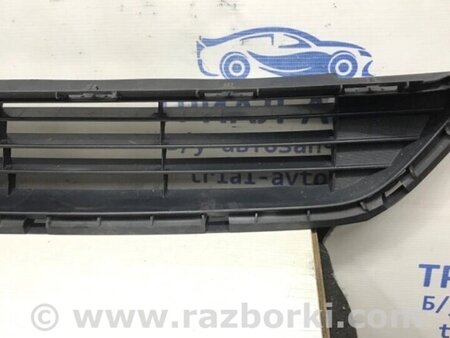 ФОТО Грати бампера центральна для Toyota Avensis T270 (10.2008-12.2012) Киев
