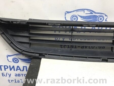 ФОТО Грати бампера центральна для Toyota Avensis T270 (10.2008-12.2012) Киев