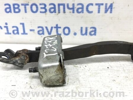 ФОТО Обмежувач дверей задній правий для Toyota Avensis T270 (10.2008-12.2012) Киев