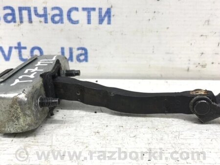ФОТО Обмежувач дверей передній лівий для Toyota Avensis T270 (10.2008-12.2012) Киев