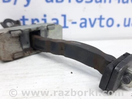 ФОТО Обмежувач дверей передній правий для Toyota Avensis T270 (10.2008-12.2012) Киев