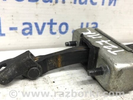 ФОТО Обмежувач дверей передній правий для Toyota Avensis T270 (10.2008-12.2012) Киев