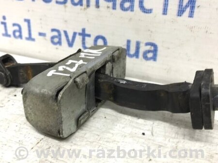 ФОТО Обмежувач дверей передній правий для Toyota Avensis T270 (10.2008-12.2012) Киев