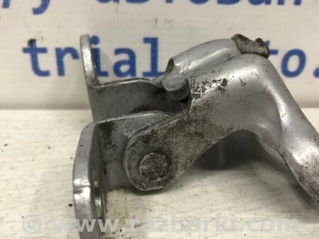 ФОТО Петля двері задньої лівої нижня для Toyota Avensis T270 (10.2008-12.2012) Киев