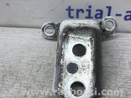 ФОТО Петля двері задньої правої нижня для Toyota Avensis T270 (10.2008-12.2012) Киев
