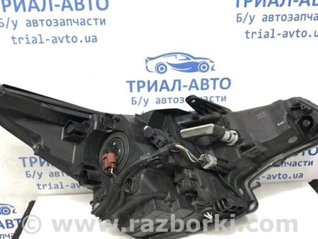 ФОТО Фара ліва галоген Рестайлінг для Toyota Avensis T270 (10.2008-12.2012) Киев