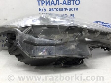 ФОТО Фара права галоген Рестайлінг для Toyota Avensis T270 (10.2008-12.2012) Киев