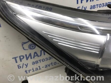 ФОТО Фара права галоген Рестайлінг для Toyota Avensis T270 (10.2008-12.2012) Киев