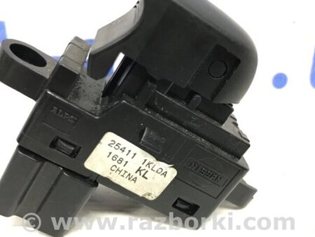 ФОТО Кнопка склопідйомника для Nissan Juke (10-19) Киев
